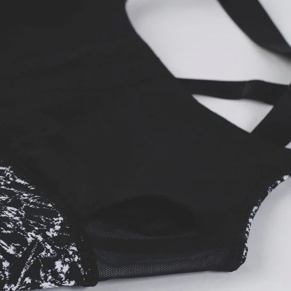 NWT Lululemon Both Ways Bra Iced Wave White Black size 4 - Picture 5 of 14